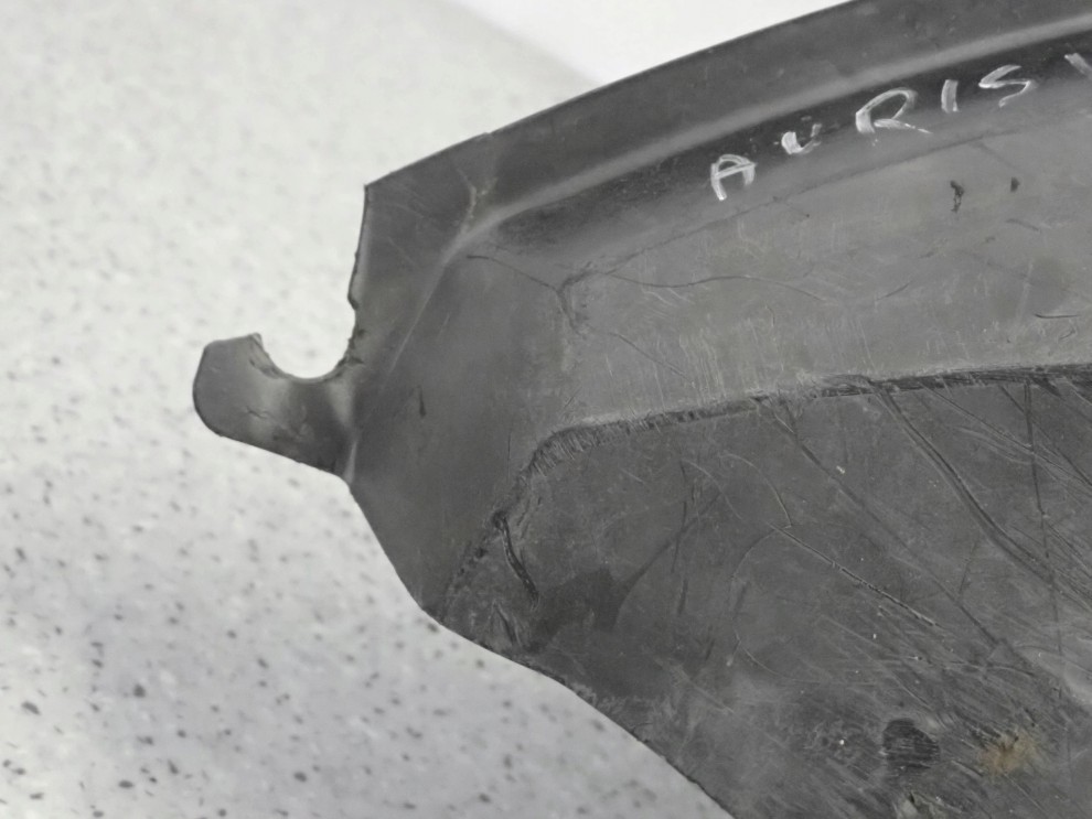 TOYOTA AURIS I 07-12 NADKOLE PRZEDNIE LEWE 10/12