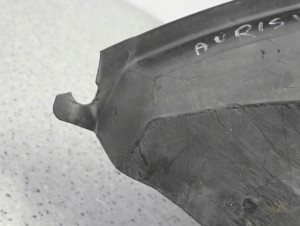 TOYOTA AURIS I 07-12 NADKOLE PRZEDNIE LEWE 10/12 MINIATURA