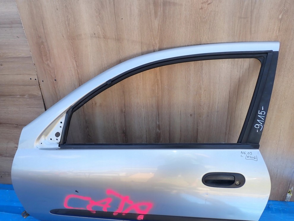 NISSAN ALMERA N16 00-06 3D DRZWI LEWE KY0 8/9