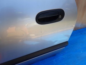 NISSAN ALMERA N16 00-06 3D DRZWI LEWE KY0 5/9 MINIATURA