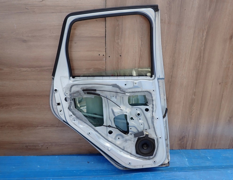 MITSUBISHI COLT 5d 04-09 DRZWI TYLNE LEWE T42 8/8