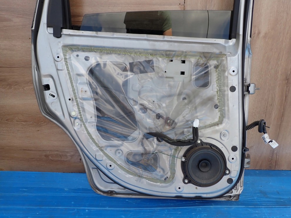 NISSAN NOTE E11 06-12 DRZWI TYLNE LEWE KY0 9/9