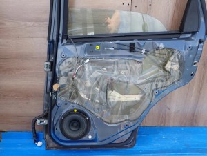 SUZUKI SX4 06-12 DRZWI TYLNE PRAWE ZY4 8/8 MINIATURA