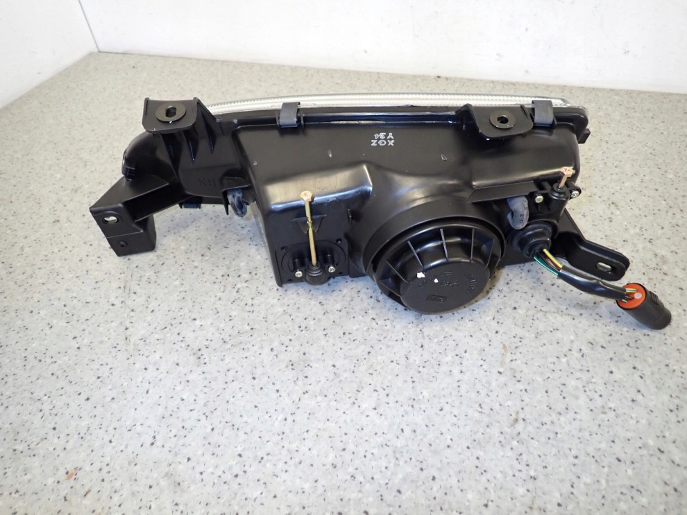 HYUNDAI SONATA I 91-93 REFLEKTOR PRAWY LAMPA PRZEDNIA PRAWA 4/8