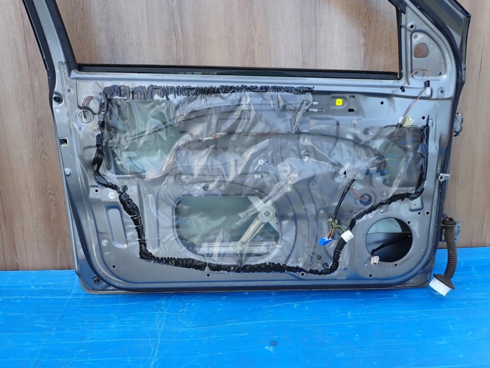 SUZUKI SWIFT MK6 3d 04-09 DRZWI LEWE ZCD 8/8