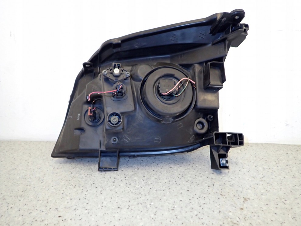 NISSAN XTRAIL T30 LAMPA PRZEDNIA PRAWA REFLEKTOR EUROPA 8/9