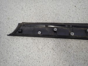 KIA SOUL 09-11 LISTWA SZYBY DRZWI PRZEDNIA LEWA 7/8 MINIATURA