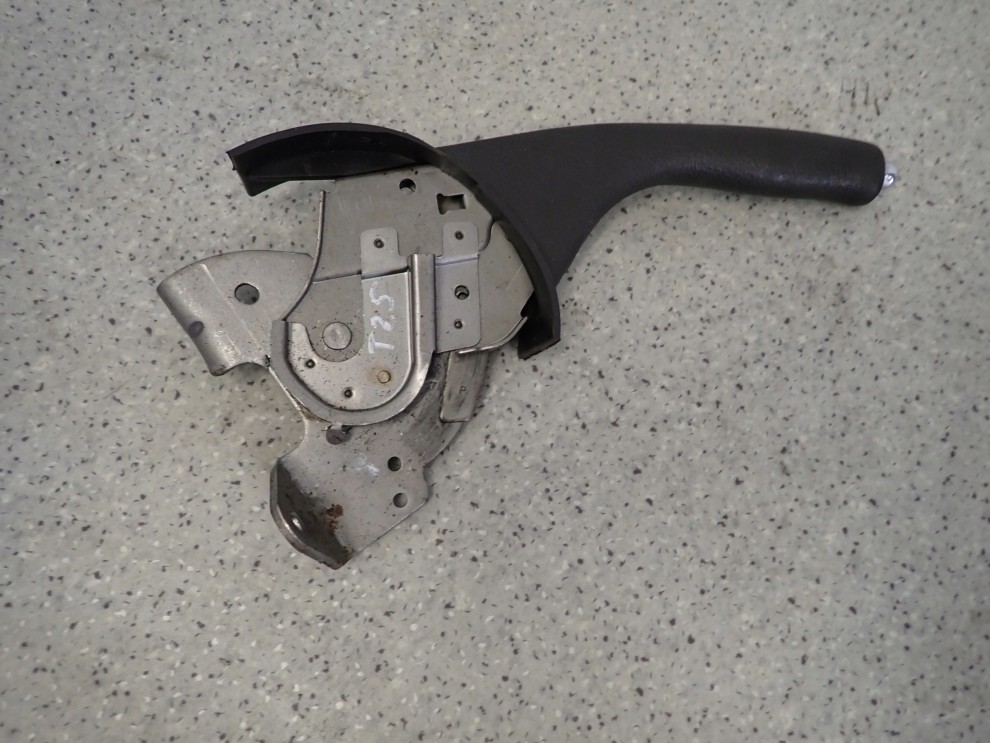 TOYOTA AVENSIS T25 03-07 DŹWIGNIA HAMULCA RĘCZNEGO 3/6