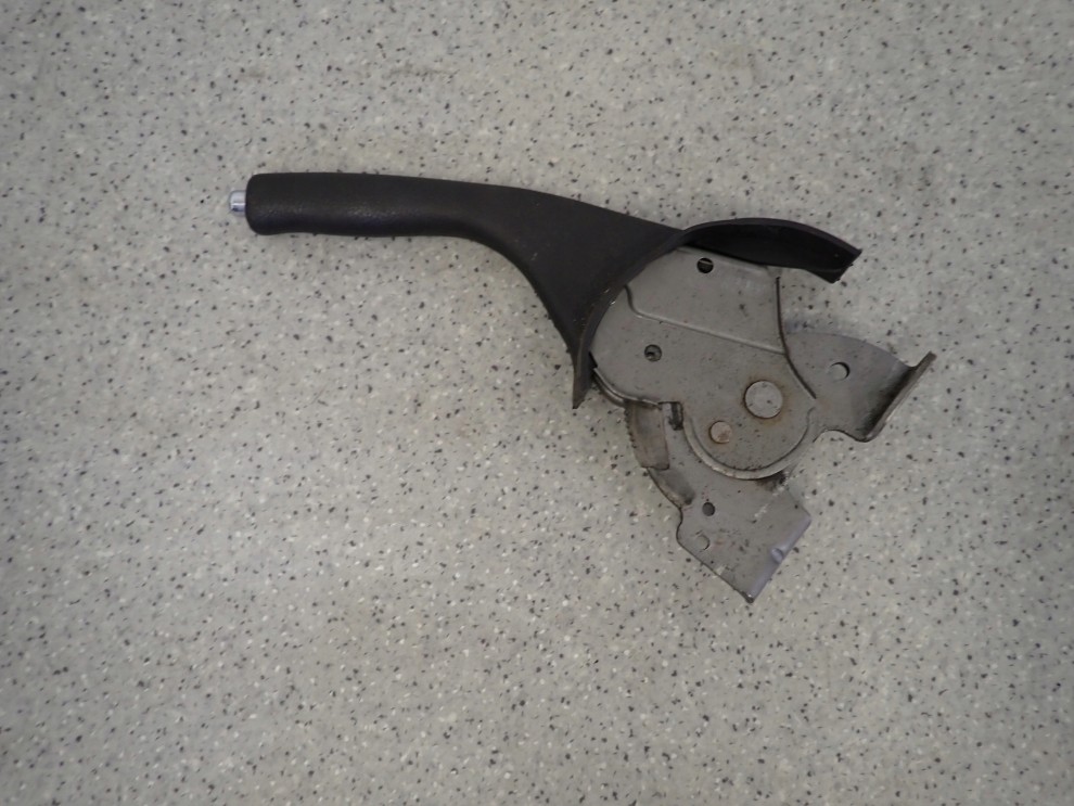 TOYOTA AVENSIS T25 03-07 DŹWIGNIA HAMULCA RĘCZNEGO 5/6