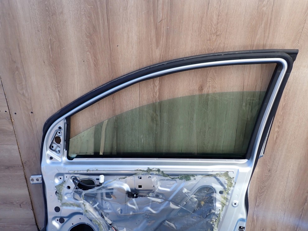 NISSAN NOTE E11 06-12 DRZWI PRZEDNIE PRAWE KY0 8/9