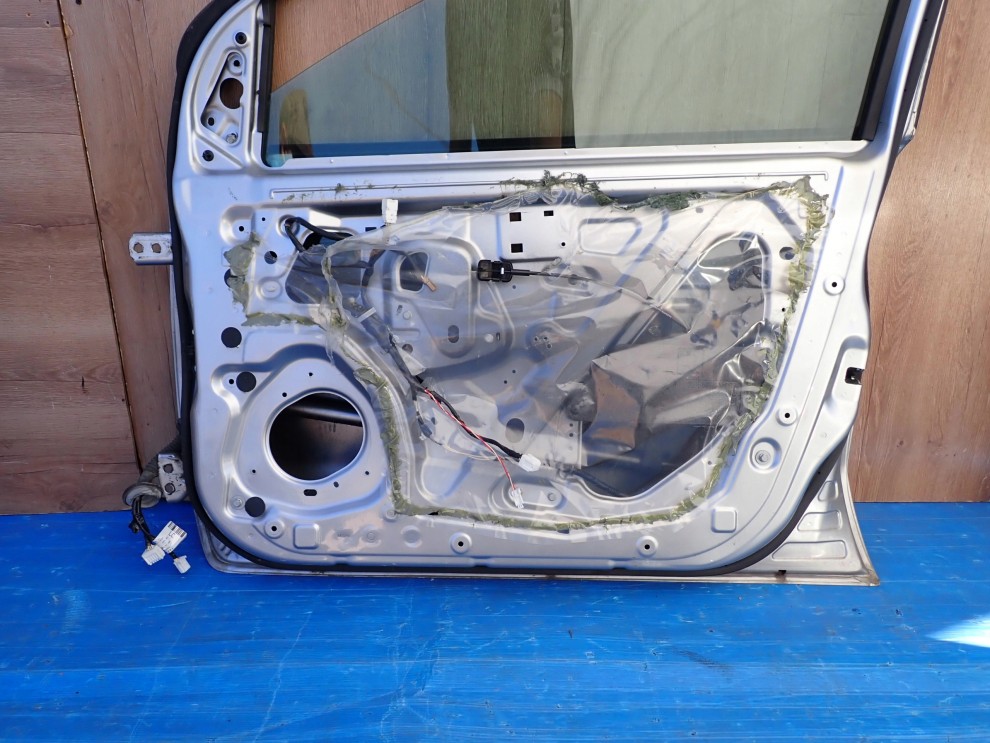 NISSAN NOTE E11 06-12 DRZWI PRZEDNIE PRAWE KY0 9/9