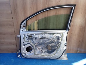NISSAN NOTE E11 06-12 DRZWI PRZEDNIE PRAWE KY0 7/9 MINIATURA
