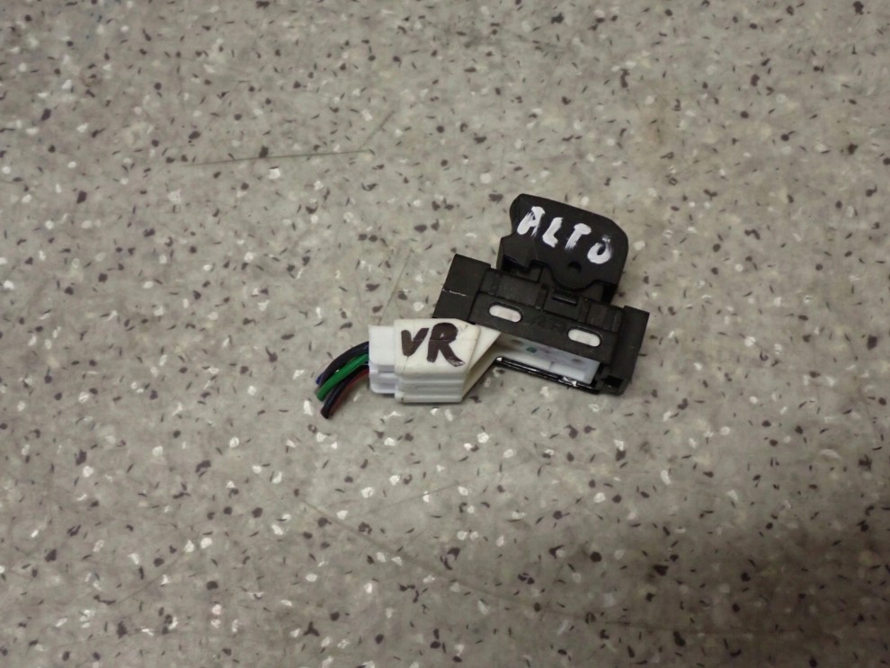 SUZUKI ALTO 09-14 PRZEŁĄCZNIK SZYBY PRZEDNI PRAWY 1/4