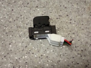 SUZUKI ALTO 09-14 PRZEŁĄCZNIK SZYBY PRZEDNI PRAWY 2/4 MINIATURA