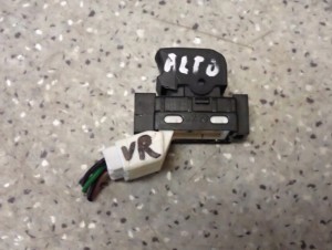 SUZUKI ALTO 09-14 PRZEŁĄCZNIK SZYBY PRZEDNI PRAWY 4/4 MINIATURA