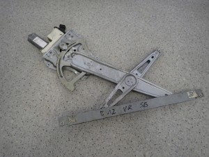 TOYOTA COROLLA E12 02- PODNOŚNIK SZYBY PRZEDNI PRAWY 1/5 MINIATURA