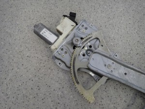 TOYOTA COROLLA E12 02- PODNOŚNIK SZYBY PRZEDNI PRAWY 2/5 MINIATURA