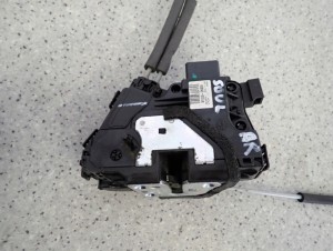 KIA SOUL I 09- ZAMEK DRZWI TYLNY PRAWY 7/8 MINIATURA