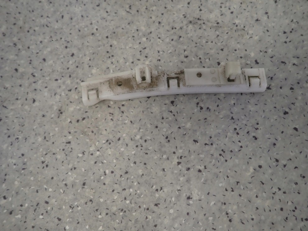 NISSAN NOTE E11 06-12 ŚLIZG ZDERZAKA PRZEDNI LEWY 6/7