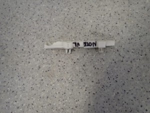 NISSAN NOTE E11 06-12 ŚLIZG ZDERZAKA PRZEDNI LEWY 4/7 MINIATURA