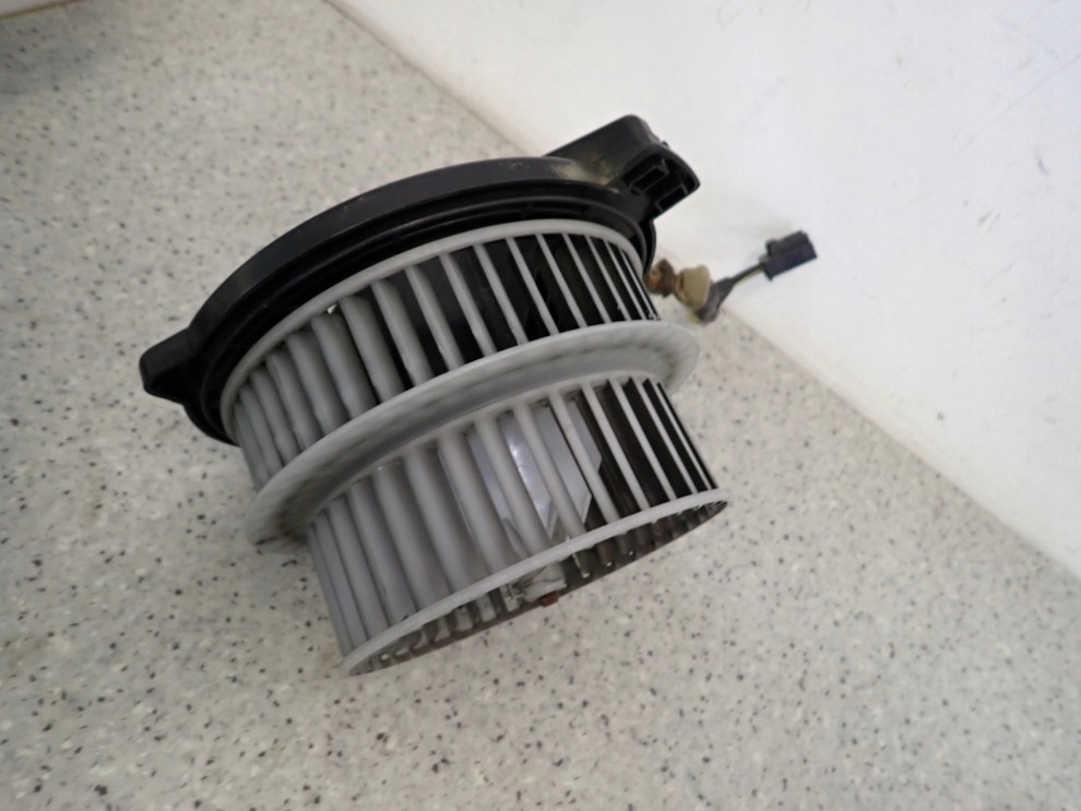 TOYOTA PRIUS II 03-09 WENTYLATOR NAGRZEWNICY DMUCHAWA 4/8