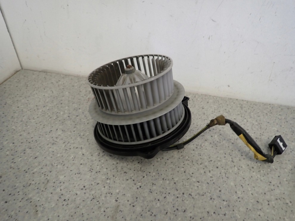 TOYOTA PRIUS II 03-09 WENTYLATOR NAGRZEWNICY DMUCHAWA 7/8