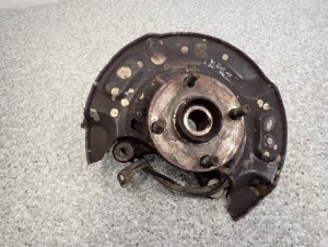 TOYOTA YARIS 06-12 ZWROTNICA PRZEDNIA LEWA PIASTA 1/7 MINIATURA