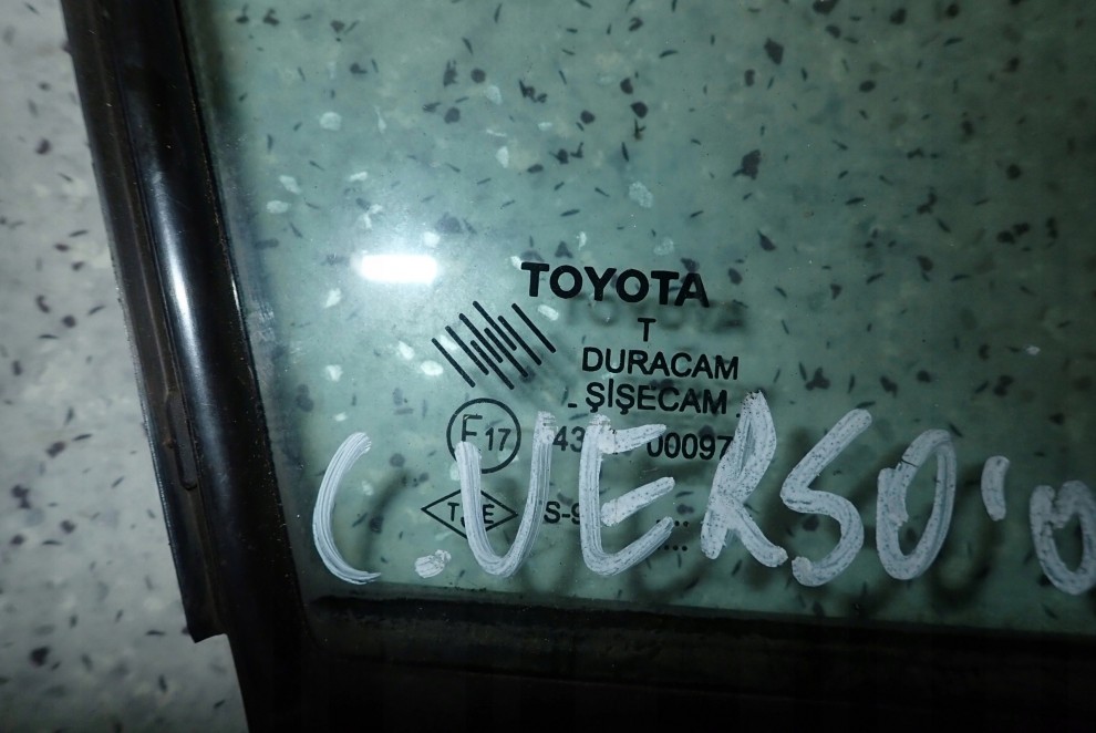 COROLLA VERSO 04-08 SZYBA PRZEDNIA PRAWA W DRZWI 2/3