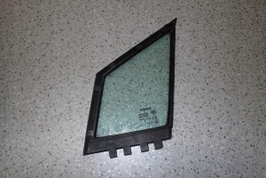 COROLLA VERSO 04-08 SZYBA PRZEDNIA PRAWA W DRZWI 3/3 MINIATURA