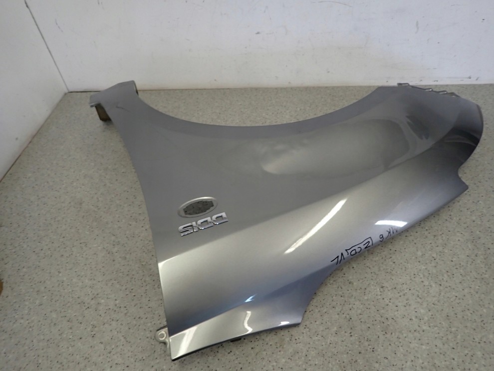 SUZUKI SWIFT MK6 05-09 BŁOTNIK PRZEDNI LEWY ZCD 7/12