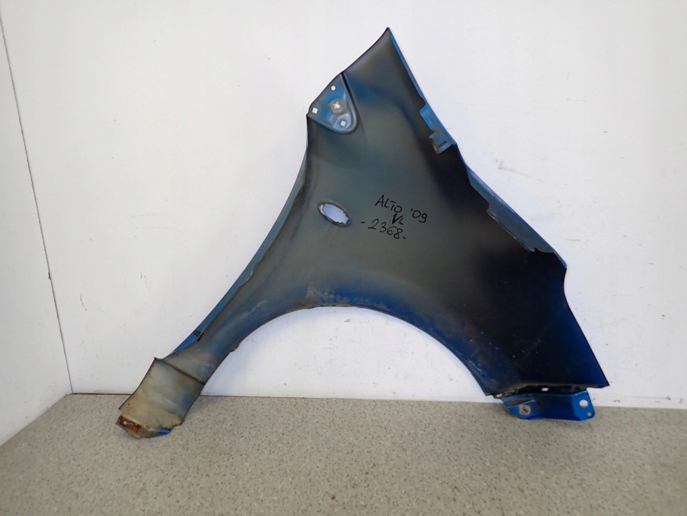 SUZUKI ALTO 5d 09-14 BŁOTNIK PRZEDNI LEWY ZKY 10/11