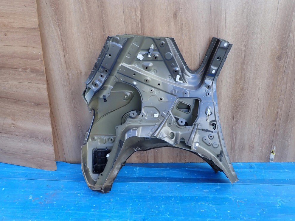 TOYOTA VERSO 09- BŁOTNIK TYLNY LEWY 10/12