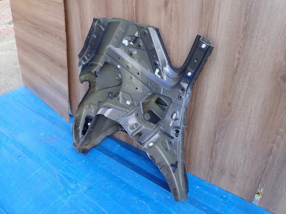 TOYOTA VERSO 09- BŁOTNIK TYLNY LEWY 11/12