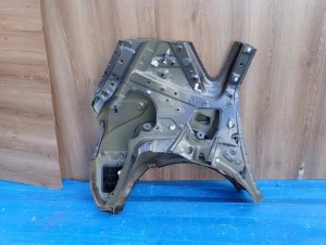 TOYOTA VERSO 09- BŁOTNIK TYLNY LEWY 10/12 MINIATURA