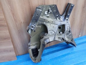 TOYOTA VERSO 09- BŁOTNIK TYLNY LEWY 12/12 MINIATURA