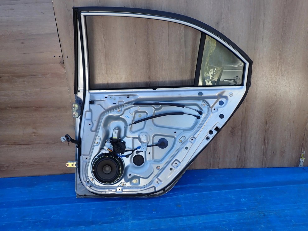 HYUNDAI SONATA V 05-09 DRZWI TYLNE PRAWE S7 8/10