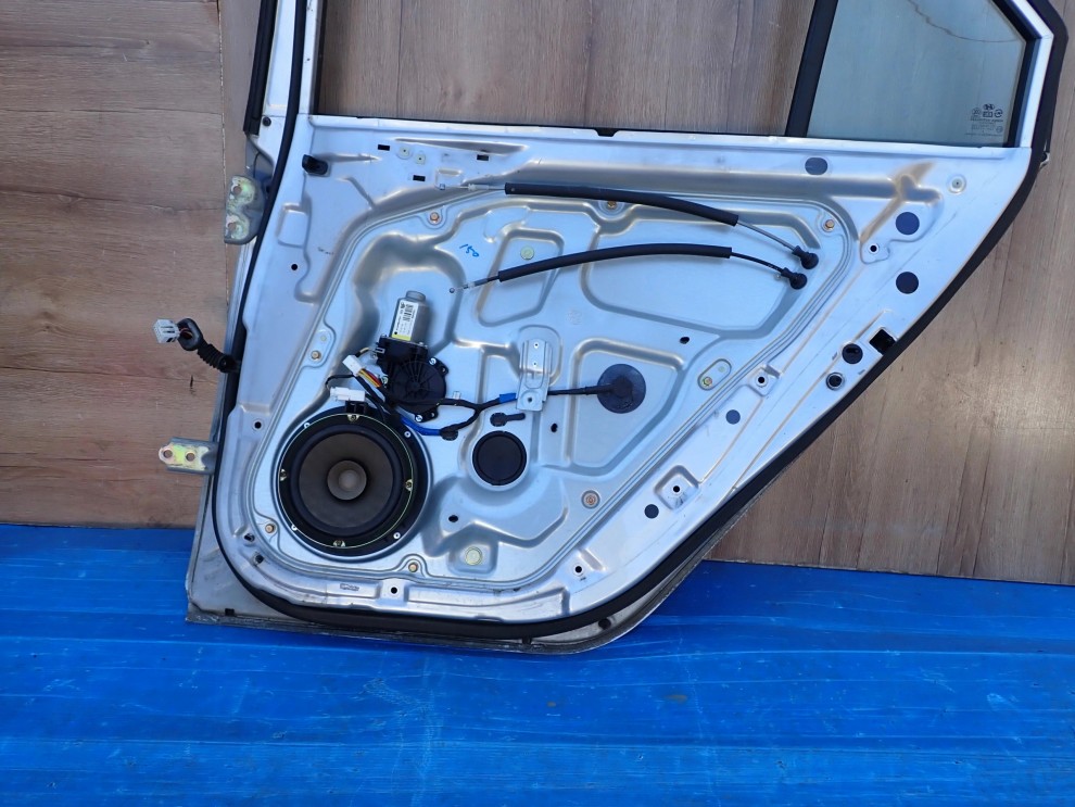 HYUNDAI SONATA V 05-09 DRZWI TYLNE PRAWE S7 9/10