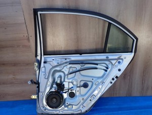 HYUNDAI SONATA V 05-09 DRZWI TYLNE PRAWE S7 10/10 MINIATURA