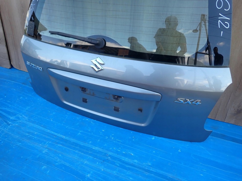 SUZUKI SX4 06-13 KLAPA BAGAŻNIKA SZYBA TYLNA ZCD 8/11