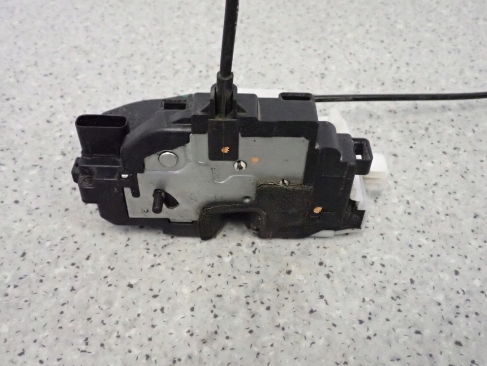 KIA CEED KOMBI 06-11 ZAMEK DRZWI TYLNY PRAWY 5/8