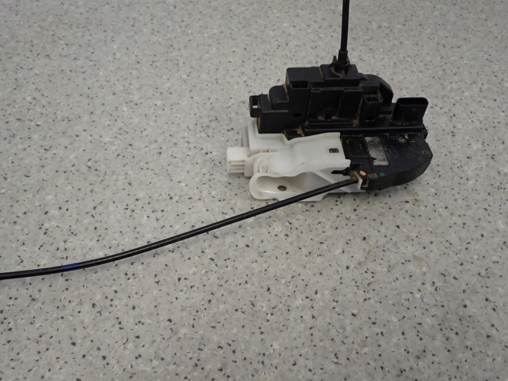 KIA CEED KOMBI 06-11 ZAMEK DRZWI TYLNY PRAWY 6/8