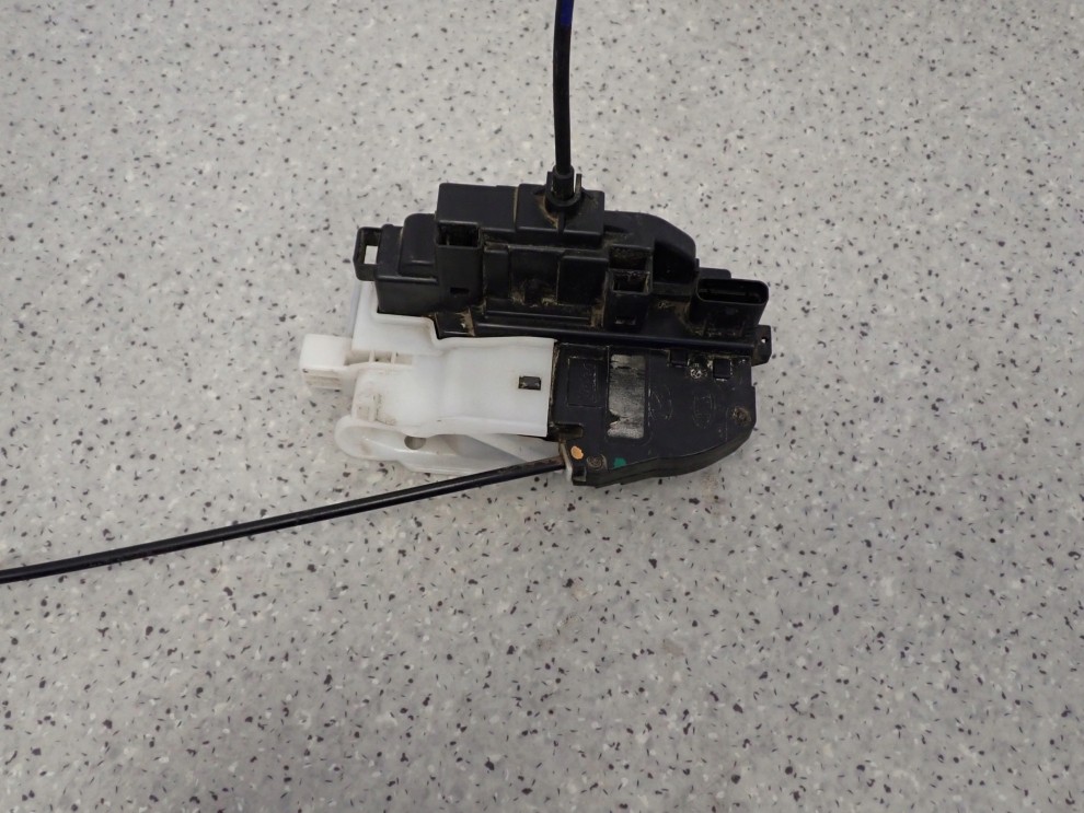 KIA CEED KOMBI 06-11 ZAMEK DRZWI TYLNY PRAWY 8/8