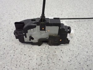 KIA CEED KOMBI 06-11 ZAMEK DRZWI TYLNY PRAWY 5/8 MINIATURA