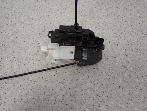 KIA CEED KOMBI 06-11 ZAMEK DRZWI TYLNY PRAWY 8/8 MINIATURA