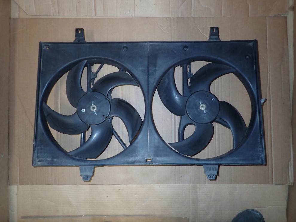 NISSAN ALMERA TINO 00 - 06 WENTYLATOR CHŁODNICY 2/3