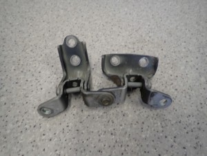 HYUNDAI i40 11-15 ZAWIASY DRZWI PRZEDNICH PRAWYCH S6G 4/4 MINIATURA