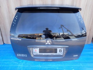 MITSUBISHI GRANDIS 03-11 KLAPA BAGAŻNIKA SZYBA A72 1/10 MINIATURA