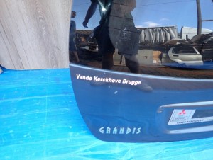 MITSUBISHI GRANDIS 03-11 KLAPA BAGAŻNIKA SZYBA A72 7/10 MINIATURA