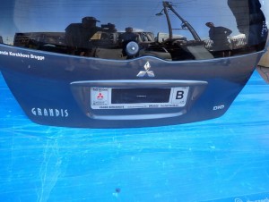 MITSUBISHI GRANDIS 03-11 KLAPA BAGAŻNIKA SZYBA A72 8/10 MINIATURA