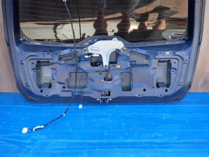 MITSUBISHI GRANDIS 03-11 KLAPA BAGAŻNIKA SZYBA A72 9/10 MINIATURA